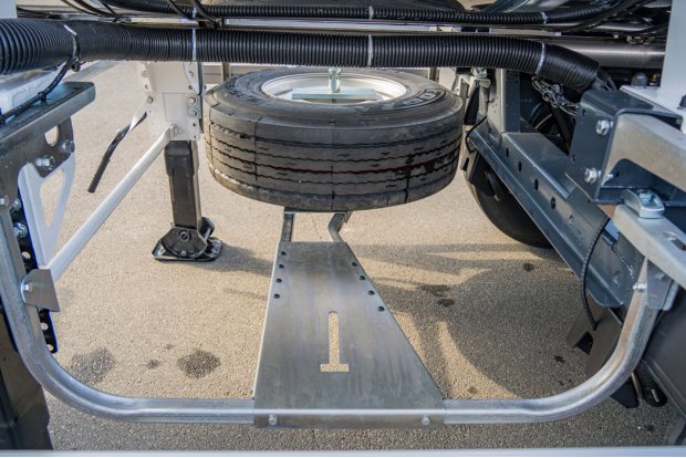 Корзина под два запасных колеса