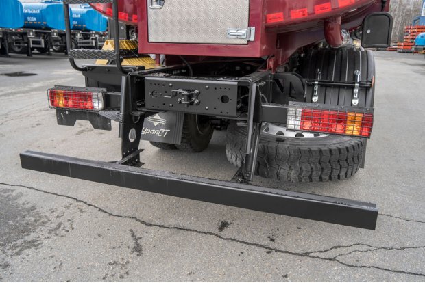 Заднее защитное устройство