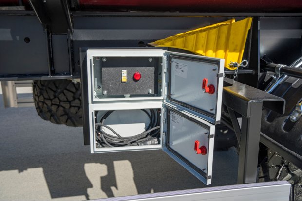 Ящик с кабелем и пультом управления