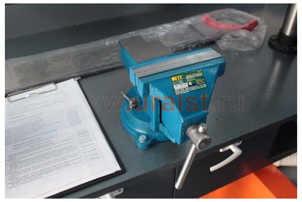 Слесарные тиски ремонтного комплекса