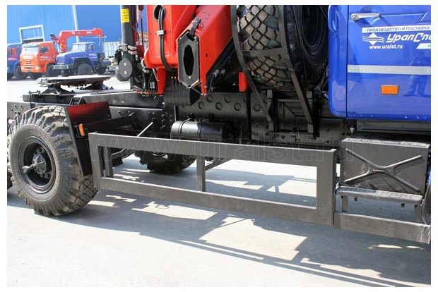 Седельный тягач Урал с кран манипулятором