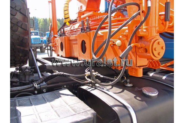 Бортовой автомобиль КамАЗ с КМУ-90