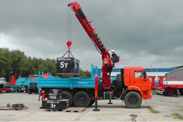 Бурильно-крановая машина УСТ-5453 с КМУ SAMYANG 2076 с буром