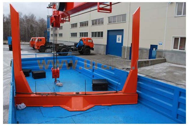 Бортовой автомобиль Камаз со съемным лесовозным коником и КМУ KS-1256G-II