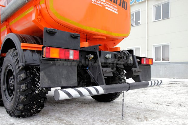 Противоподкатный брус автотопливозаправщика