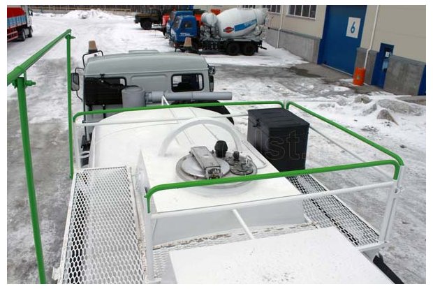 Заливная горловина цистерны