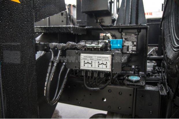 Пульт управления выдвижными опорами