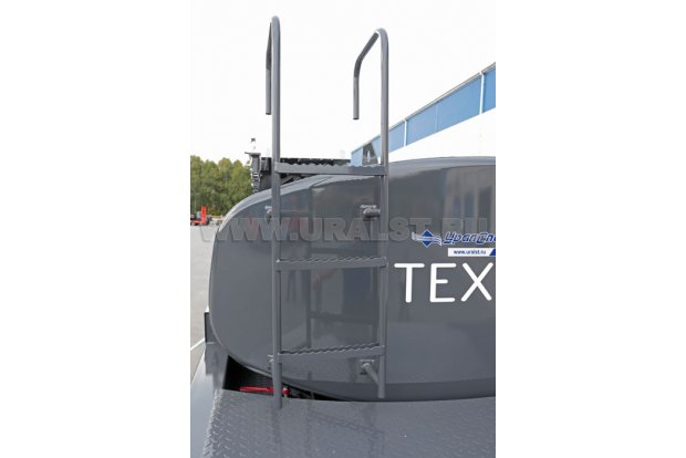 Лестница на площадку обслуживания цистерны