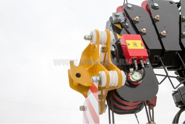 Кронштейн крепление корзины к стреле