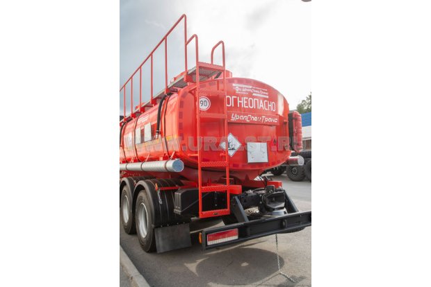 Лестница на площадку обслуживания