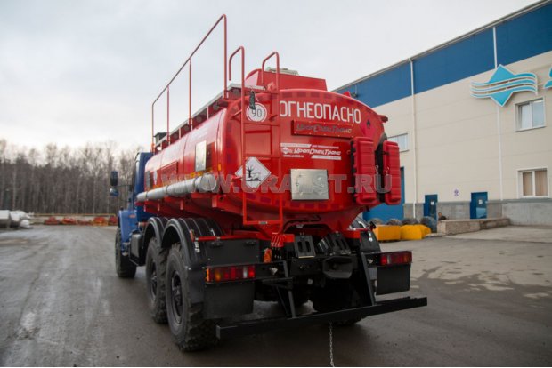 Лестница на площадку обслуживания цистерны