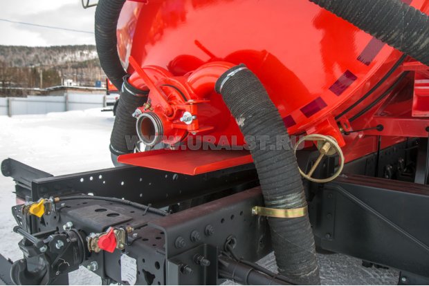 Приемный лючок