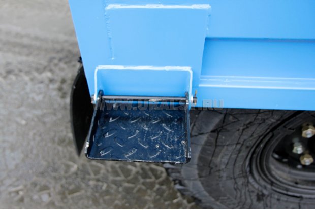 Ступенька для подъема на бортовую платформу