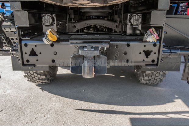 Заднее сцепное устройство