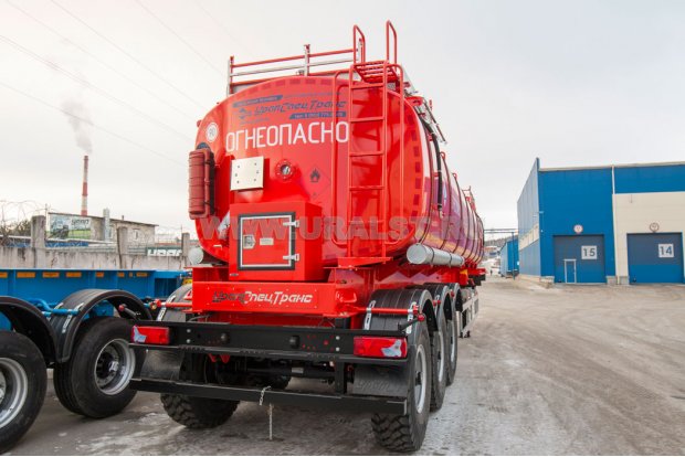 Лестница на площадку обслуживания цистерны