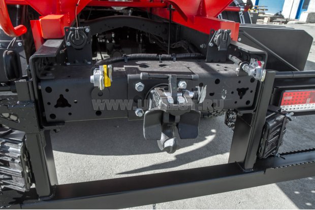 Заднее сцепное устройство