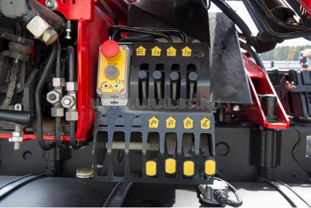 Пульт управления опорами КМУ