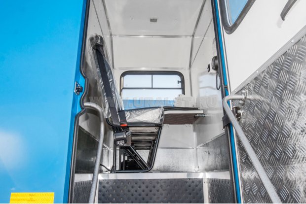 Вход в пассажирский отсек