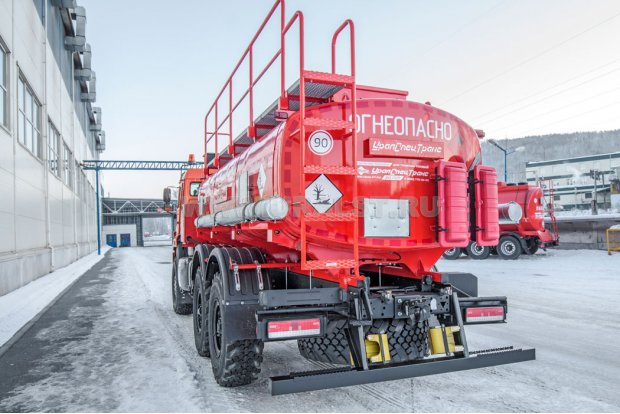 Лестница на площадку обслуживания цистерны