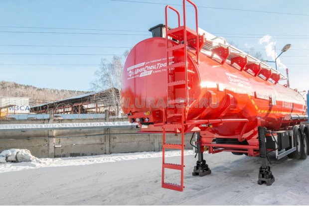 Раскладная лестница для подъема на площадку обслуживания цистерны