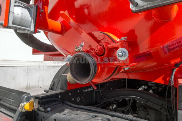 Заборный/сливной узел емкости