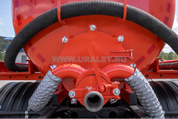 Заборный/сливной узел емкости