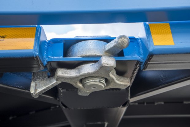 Фитинг для крепления контейнера