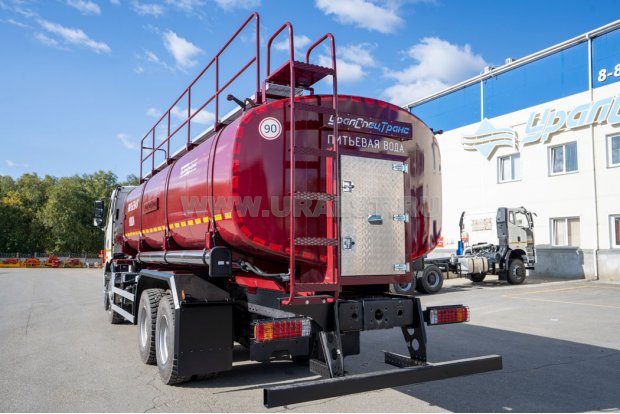 Лестница на площадку обслуживания