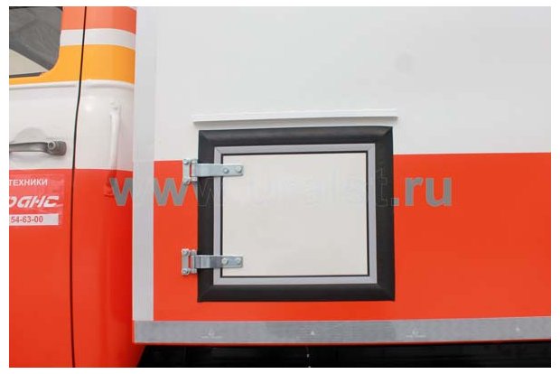 Люк для быстрого доступа к сварочному выпрямителю