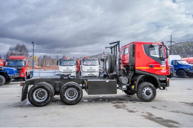 Тягач АМТ N.V. 632910 (6х6) шины 315/80R22.5