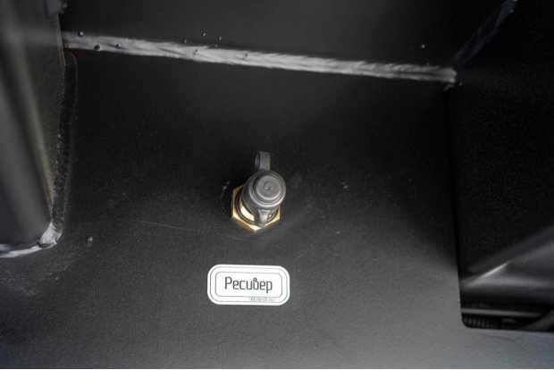 Штуцер подкачки колес