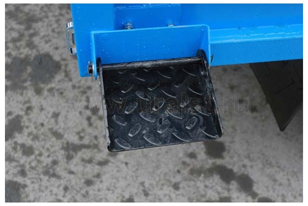 Раскладная ступенька бортовой платформы АНРВ Урал