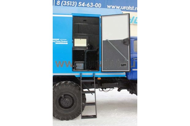 Съемная лестница мастерской АРОК