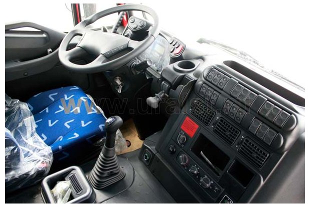 Кабина водителя тягача IVECO-AMT 633910