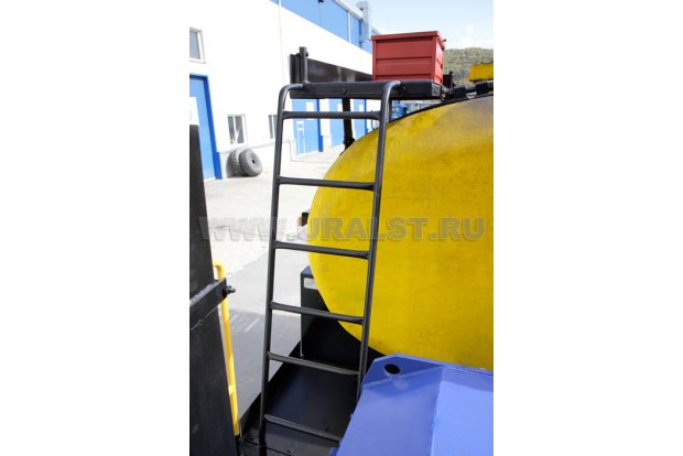 Установка насосная кислотная с цистерной УНЦ 125х32К-02Б