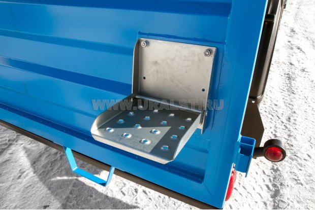 Ступенька для подъема на бортовую платформу