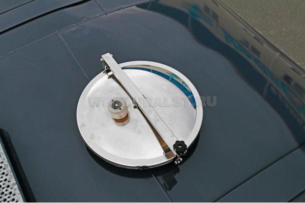 Заливная горловина цистерны