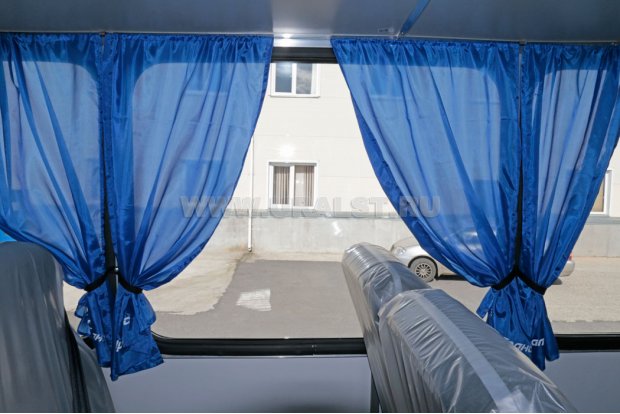 Окна вахты с солнцезащитными шторками