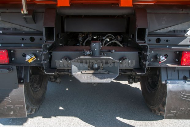 Заднее сцепное устройство