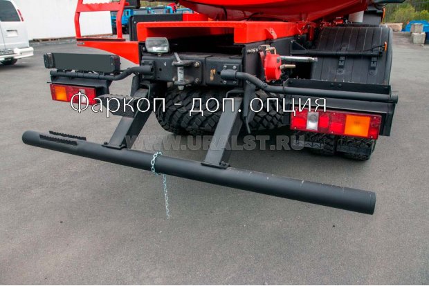 Заднее защитное устройство