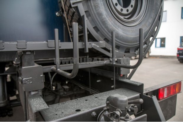 Крепление для запасного колеса