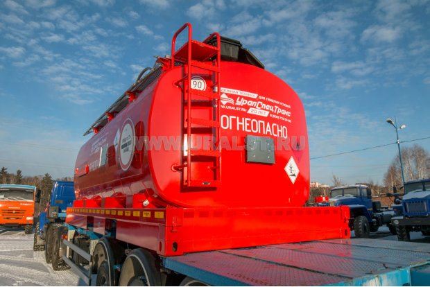 Лестница на площадку обслуживания