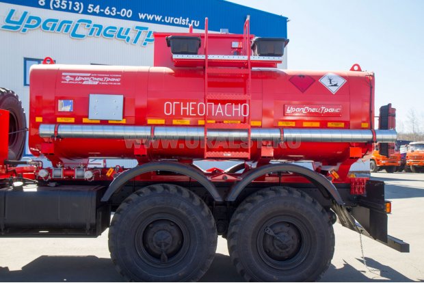 Лестница на площадку обслуживания цистерны