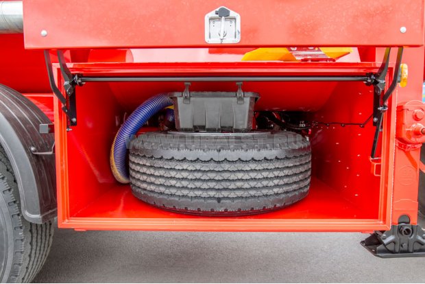 Запасное колесо и набор ADR