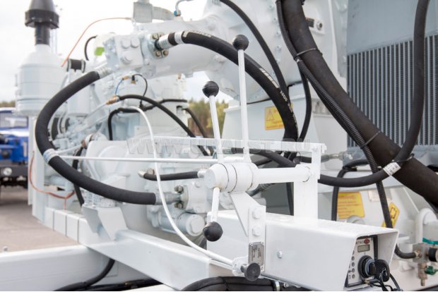 Рычаги управления смесительного барабана