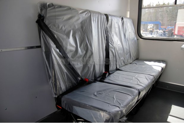 Четырехместное пассажирское сиденье