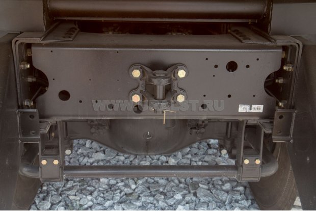 Буксировочная петля на задней поперечине