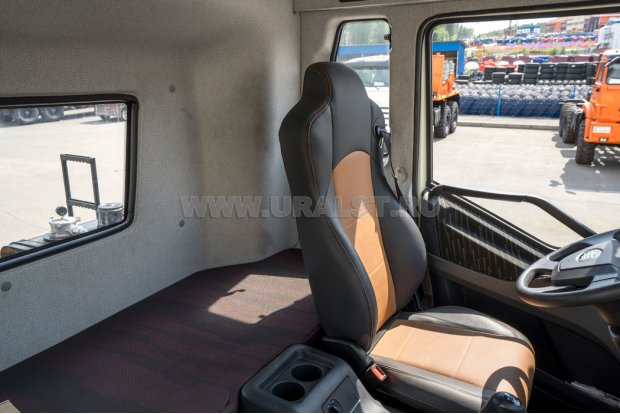 Спальное место в кабине водителя