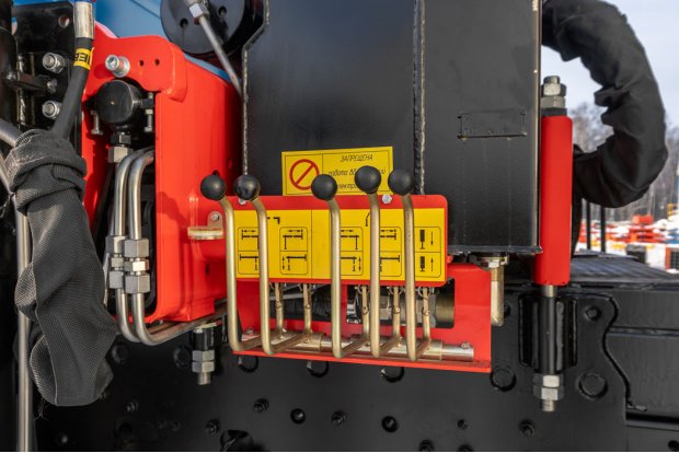 Рычаги управления опорами и КМУ