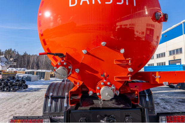 Заборный/сливной узел емкости